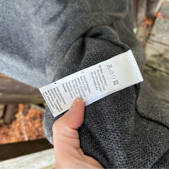 DJT Cashmere Blend Poncho Shawl Charcoal Gray One Size Fits All - Picture 8 of 8